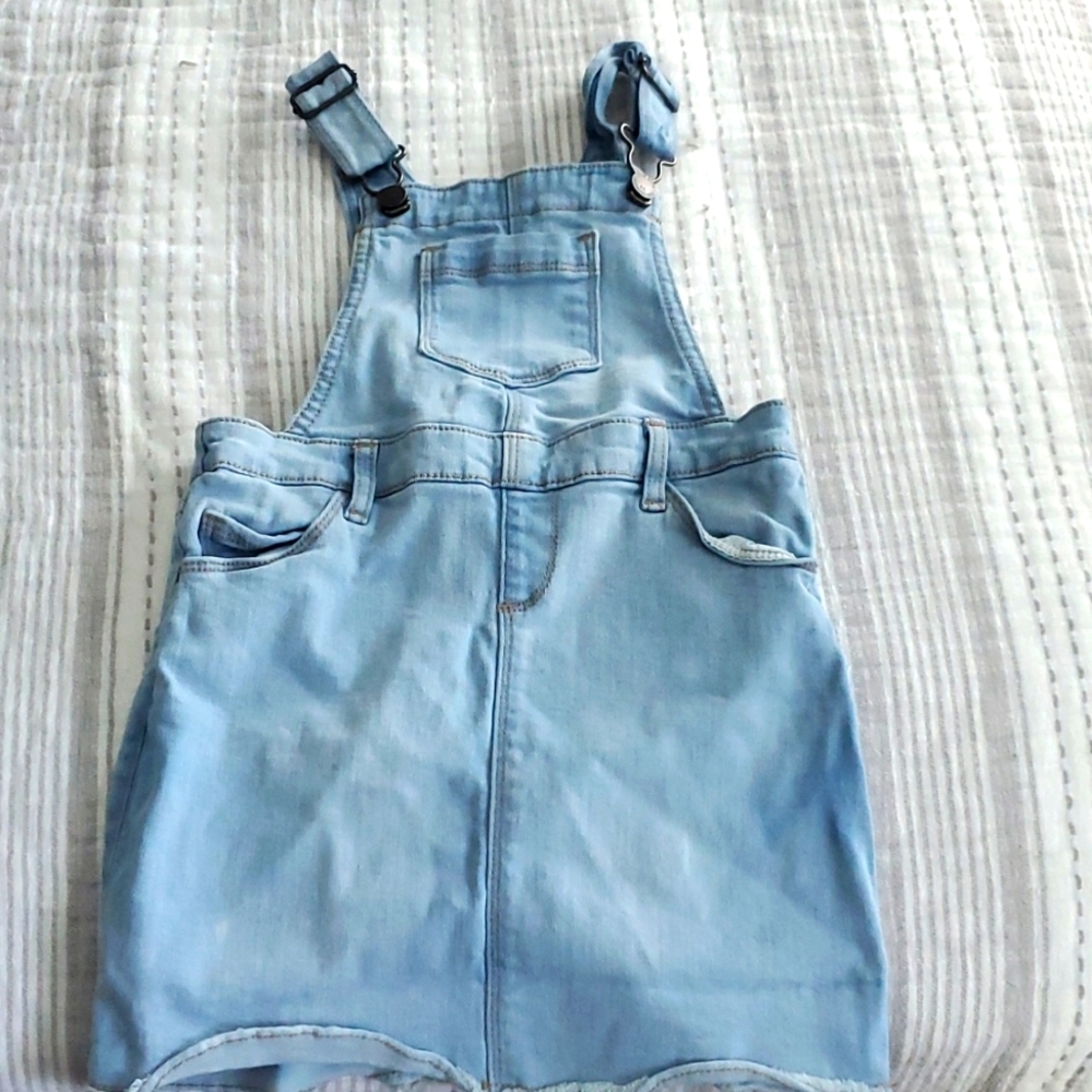 Overall dress for toddlers. Used twice. Good condition.